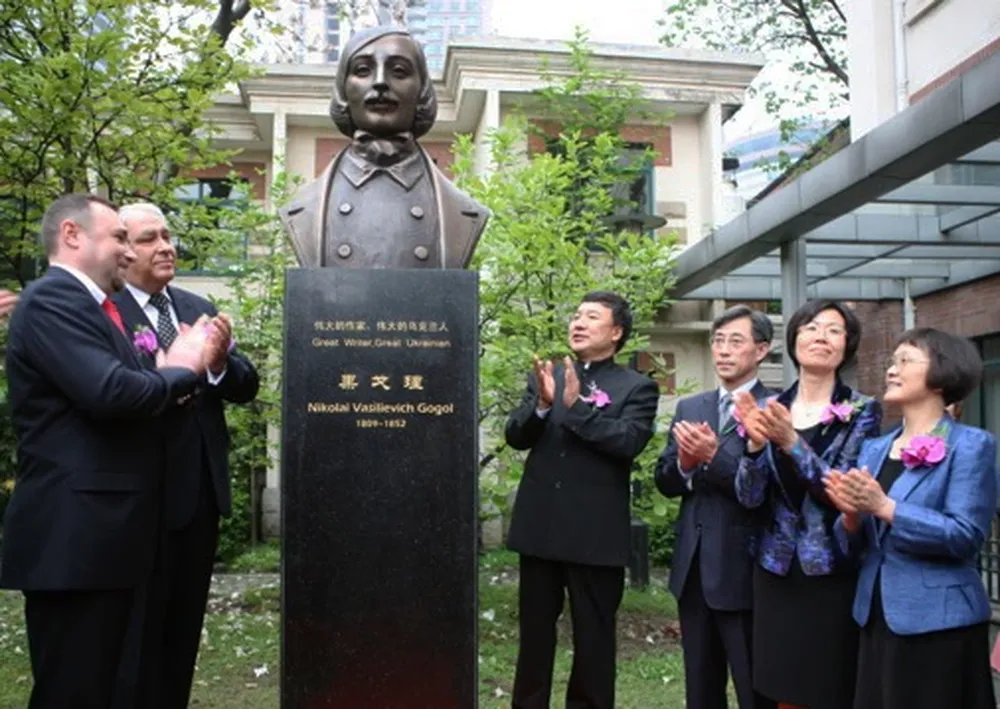 Погруддя М.Гоголю в м.Шанхай (Китай), 2012
