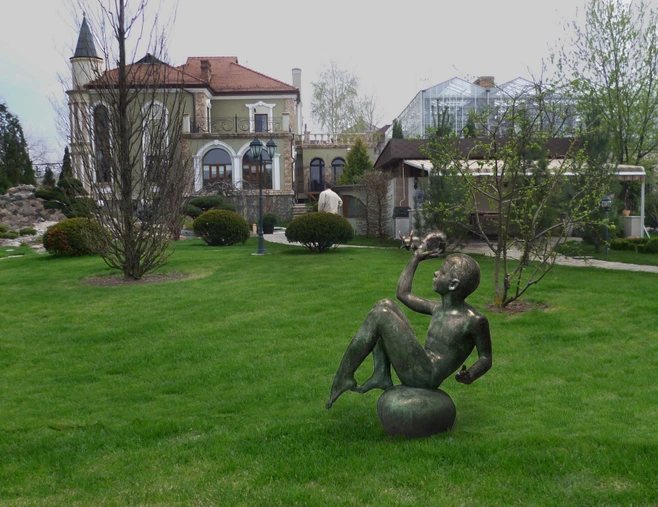 „Хлопчик з білочкою“ 1998 „Хлопчик з білочкою“ 1998